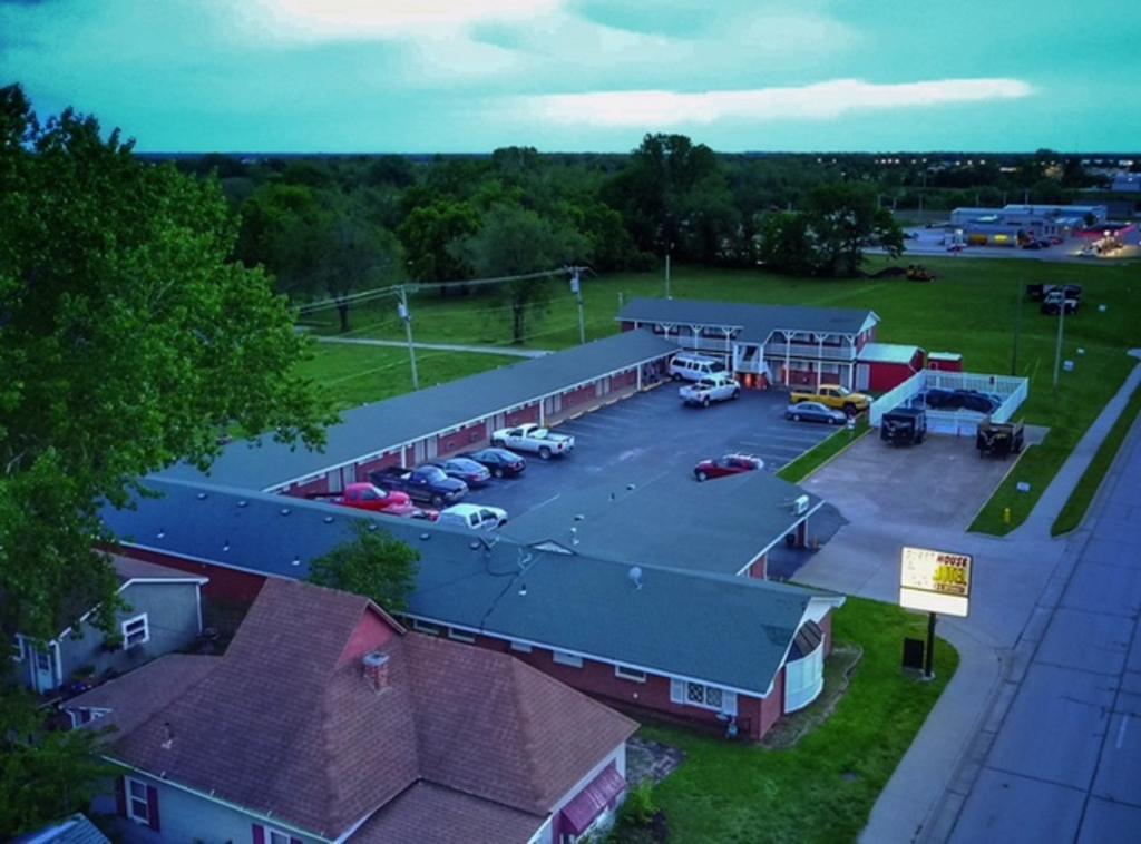 Guest House Motel Chanute Zewnętrze zdjęcie